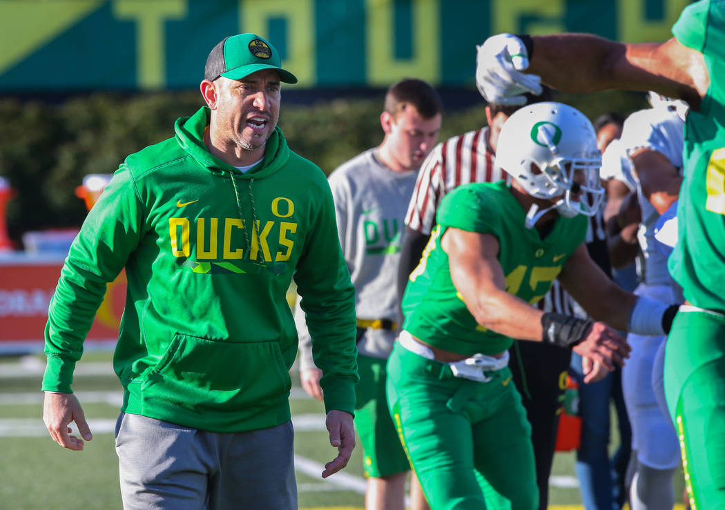 Oregon Offensive Coordinator Marcus Arroyo works with the quarterbacks and the offense on Wedne ...