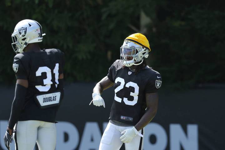 Oakland Raiders cornerbacks Nick Nelson (23) and Isaiah Johnson (31) get ready to drill during ...