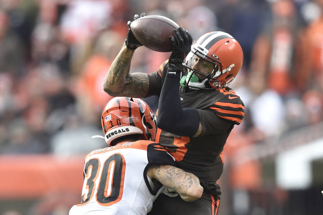 Cleveland Browns wide receiver Odell Beckham Jr. (13) attempts to catch a pass against Cincinna ...