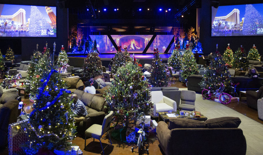 50 "living rooms" are set up for 50 inmates and their families to celebrate Christmas ...