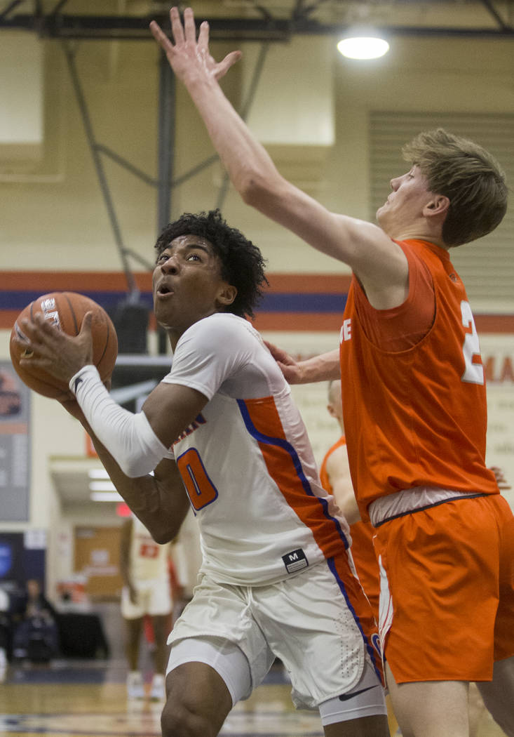 Bishop Gorman junior guard Zaon Collins (10) drives past Skyridge senior center Trevon Snoddy ...