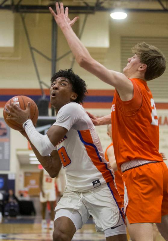 Bishop Gorman junior guard Zaon Collins (10) drives past Skyridge senior center Trevon Snoddy ...