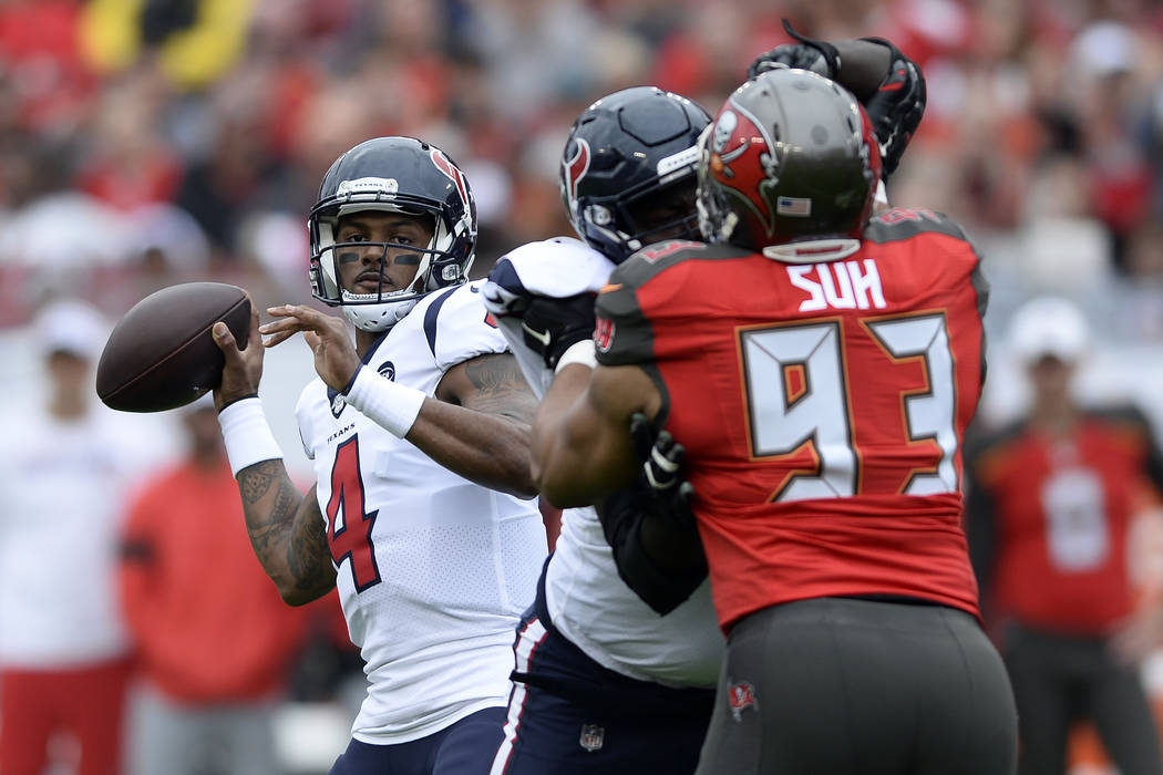Houston Texans quarterback Deshaun Watson (4) throws a pass against the Tampa Bay Buccaneers du ...