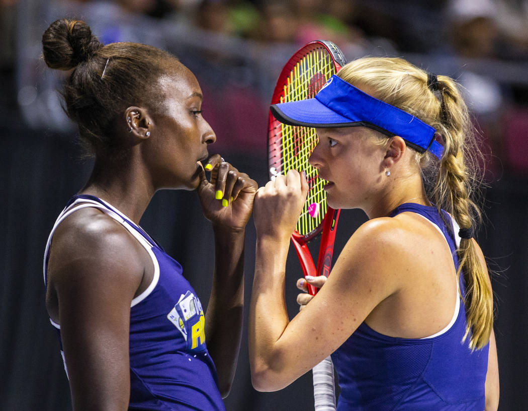 The Vegas Rollers' Asia Muhammad, left, and Harriet Dart confer between serves during their mix ...