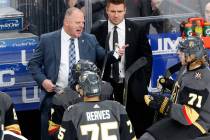 Vegas Golden Knights head coach Gerard Gallant, left. (Chitose Suzuki / Las Vegas Review-Journa ...