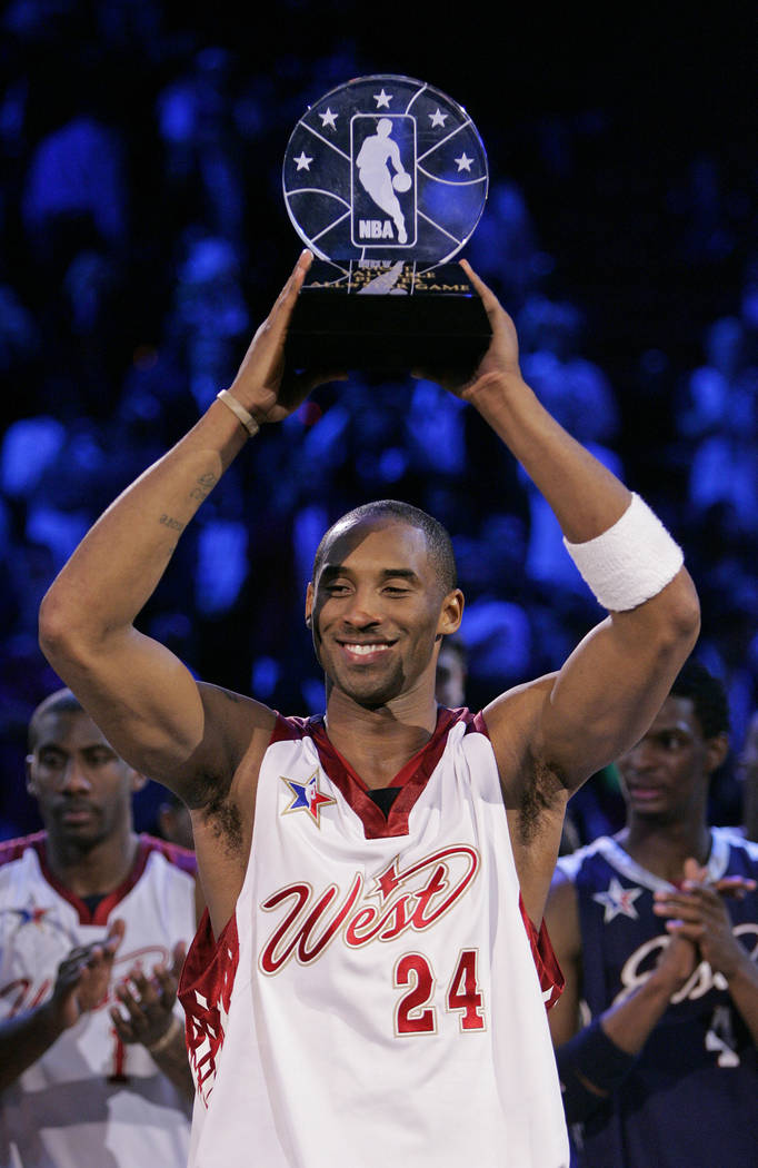 RJ FILE*** JOHN LOCHER/REVIEW-JOURNAL NBA Western Conference player Kobe Bryant holds up the ...