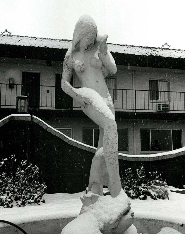 A coating of snow gives this statue a snow woman-like appearance in Las Vegas, Jan. 31, 1979. ( ...