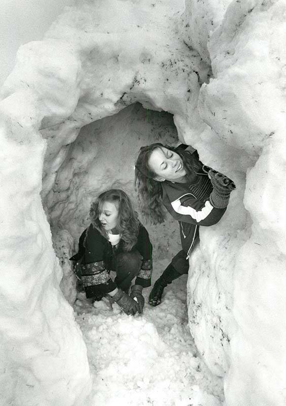 Tami Nelson, 16, and Scharlotte Rhoads, 15, build an igloo at Sunset Park in Las Vegas, Jan. 31 ...