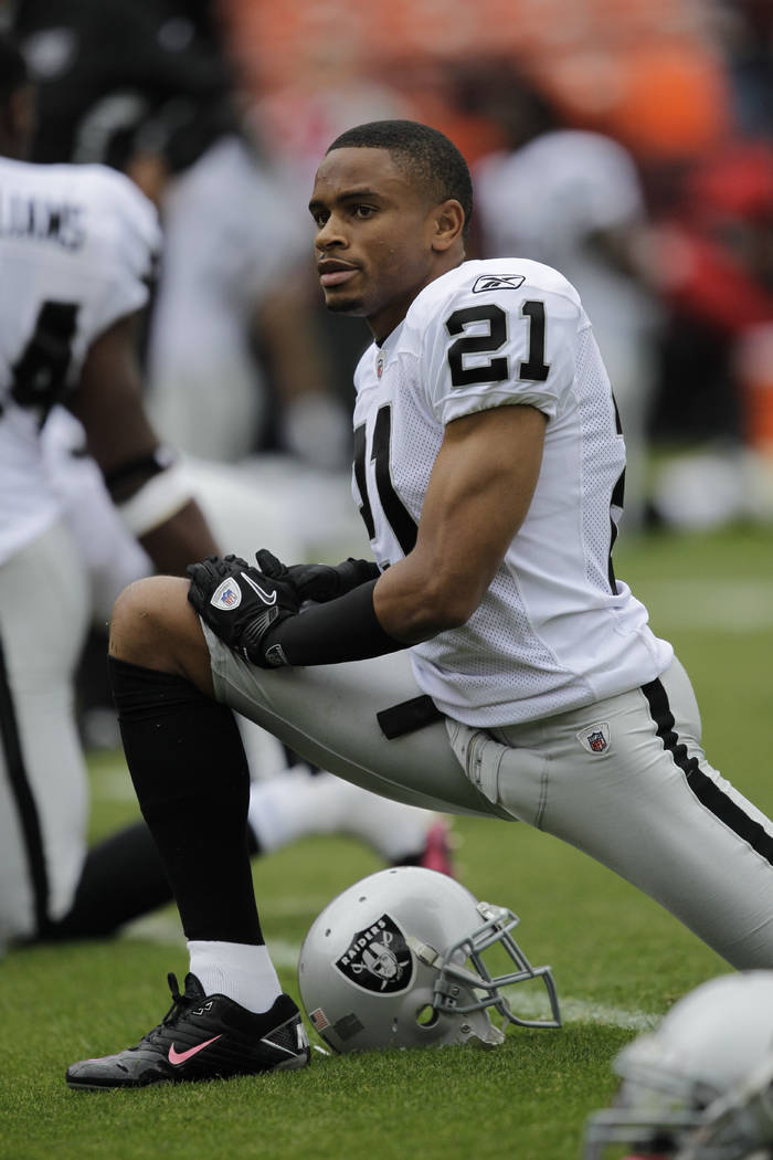 Oakland Raiders cornerback Nnamdi Asomugha (21) before an NFL football game in San Francisco, S ...