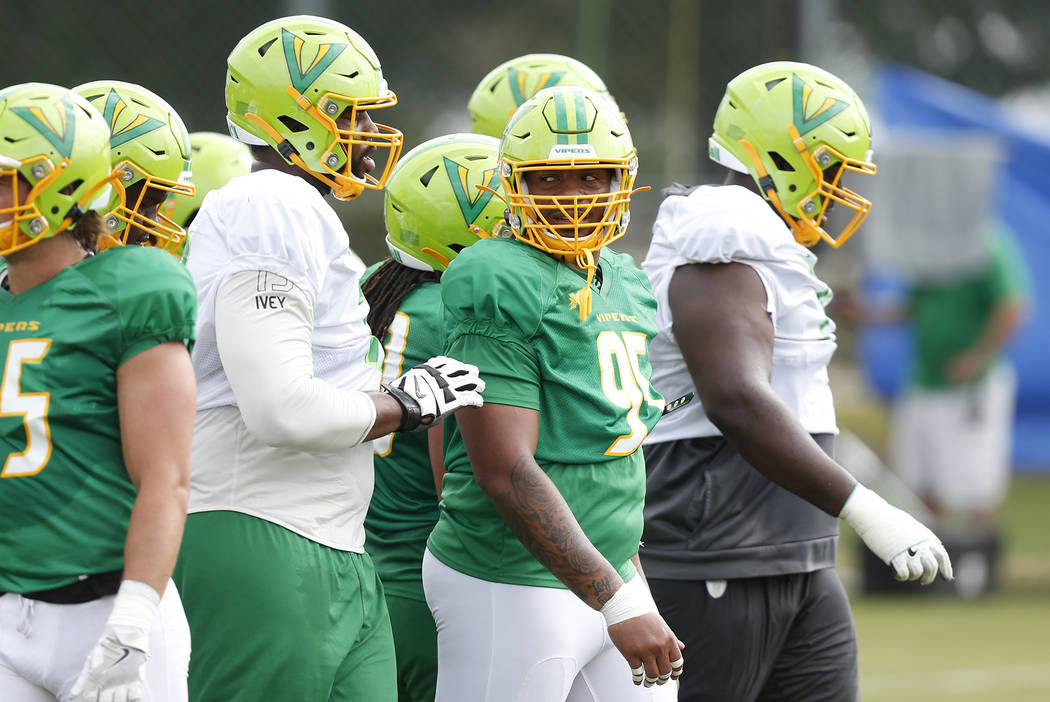 Tampa Bay Vipers Martez Ivey (73), left, and defensive tackle Cece Jefferson (95) runs through ...