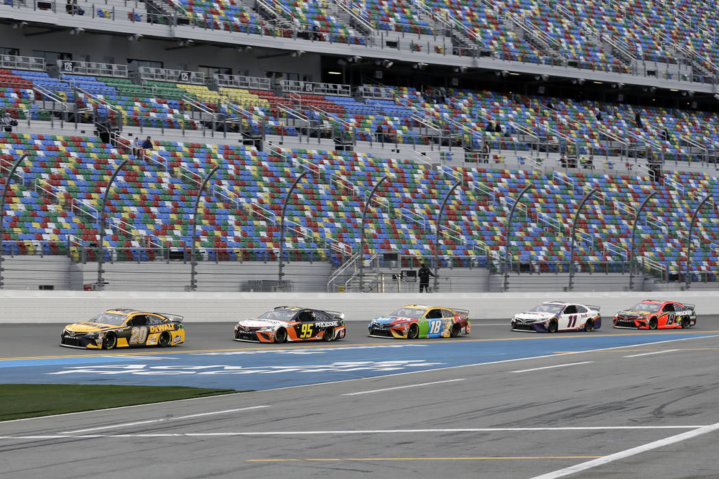 Erik Jones (20) leads Christopher Bell (95), Kyle Busch (18), Denny Hamlin (11) and Martin True ...