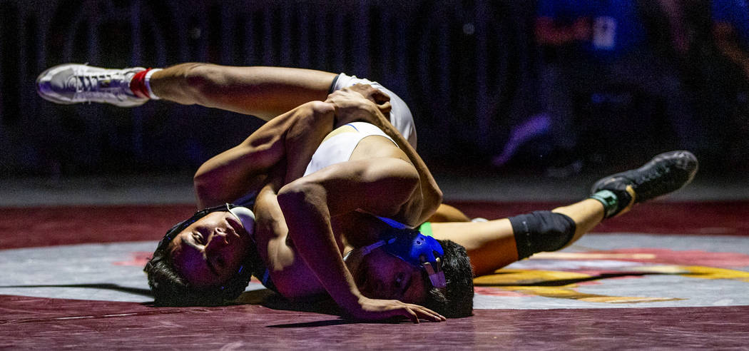 Green Valley's David Kalayanaprapruit, left, battles with Reed's Alejandro Casarez in their 138 ...