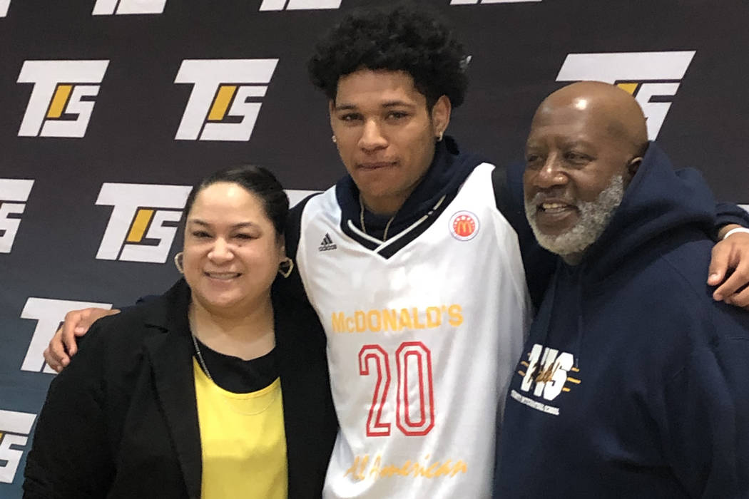 Trinity International Schools point guard Daishen Nix poses with his mother Mina Nix and coach ...