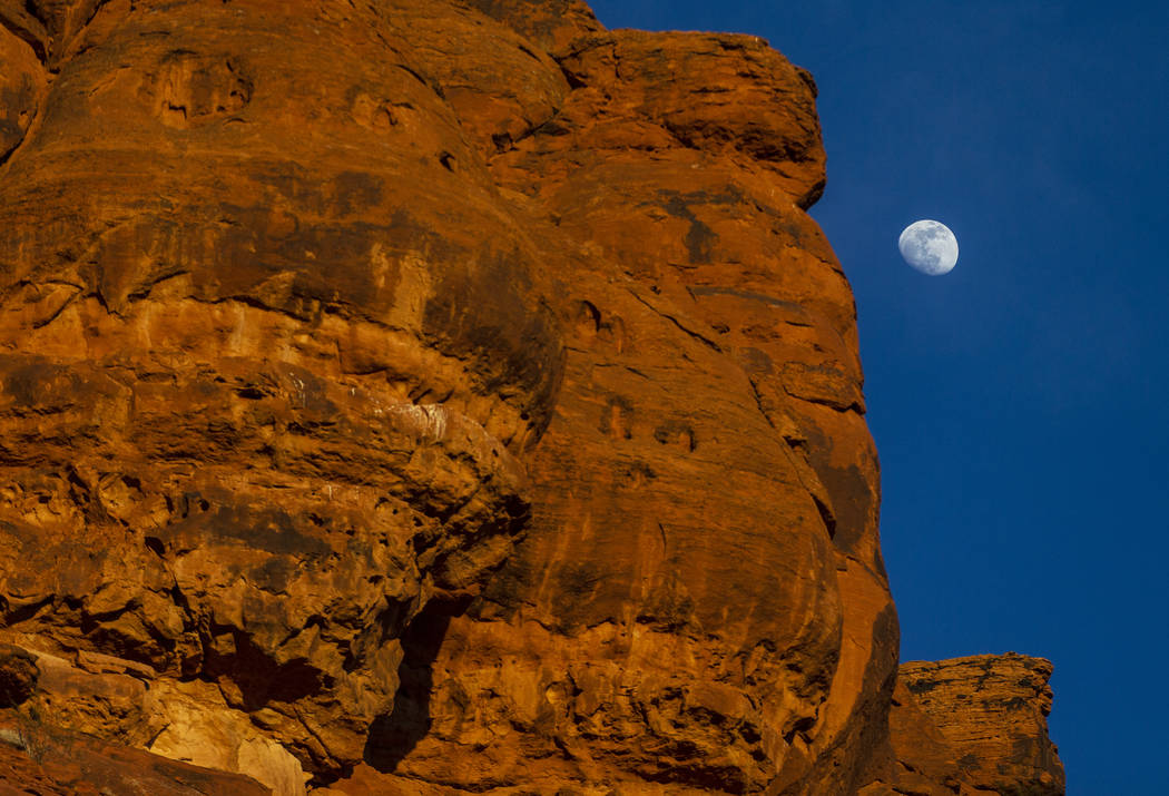 The moon rises over the mountains in St. George. (Benjamin Hager/Las Vegas Review-Journal) @ben ...
