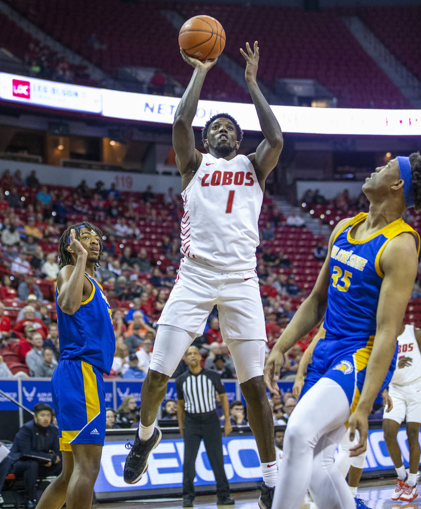 New Mexico Lobos forward Corey Manigault (1) looks to shoot between the San Jose State Spartans ...