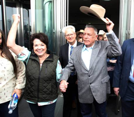 Cliven Bundy walks out of Lloyd George U.S. Courthouse in Las Vegas a free man with his wife Ca ...