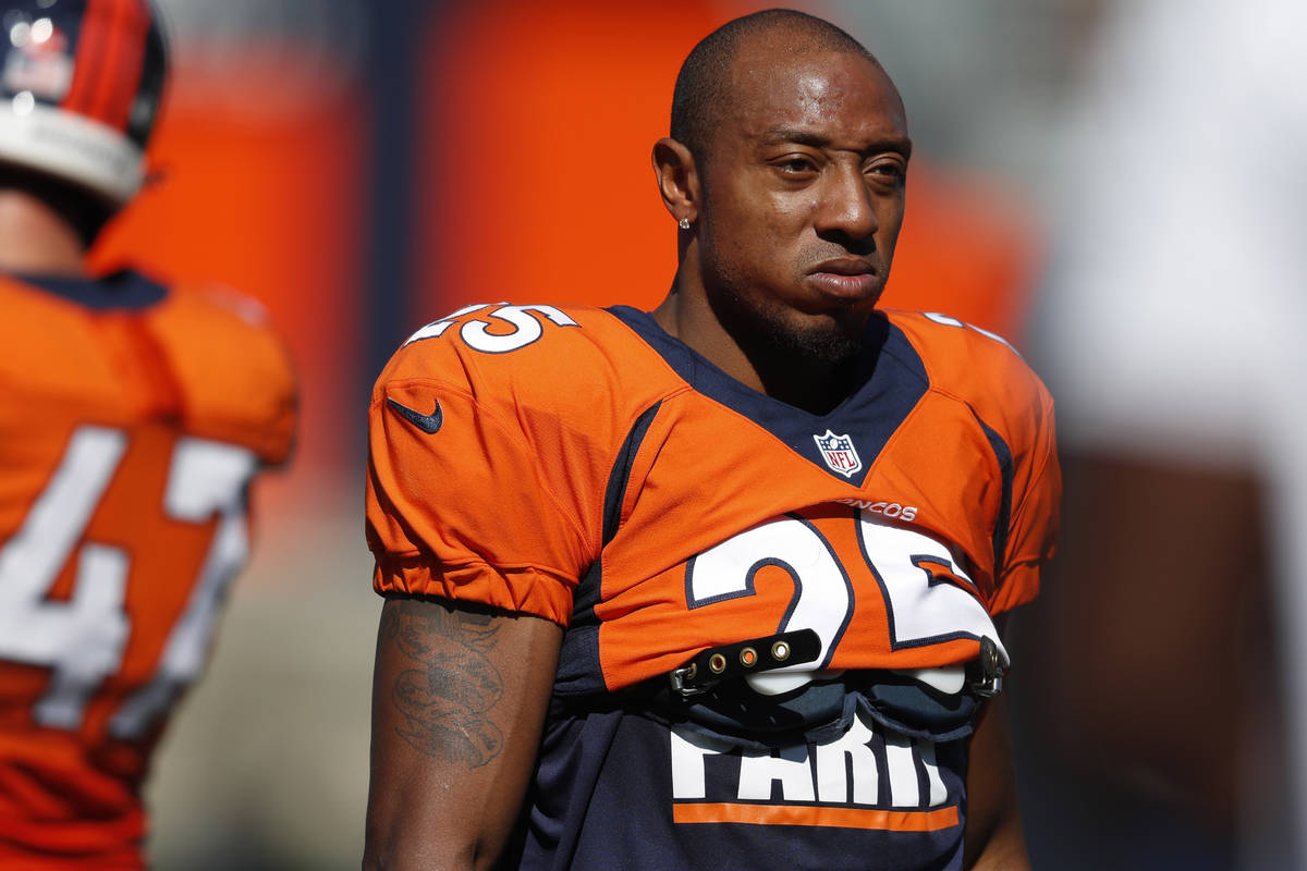 Denver Broncos cornerback Chris Harris (25) takes part in drills during an  NFL football trainin …