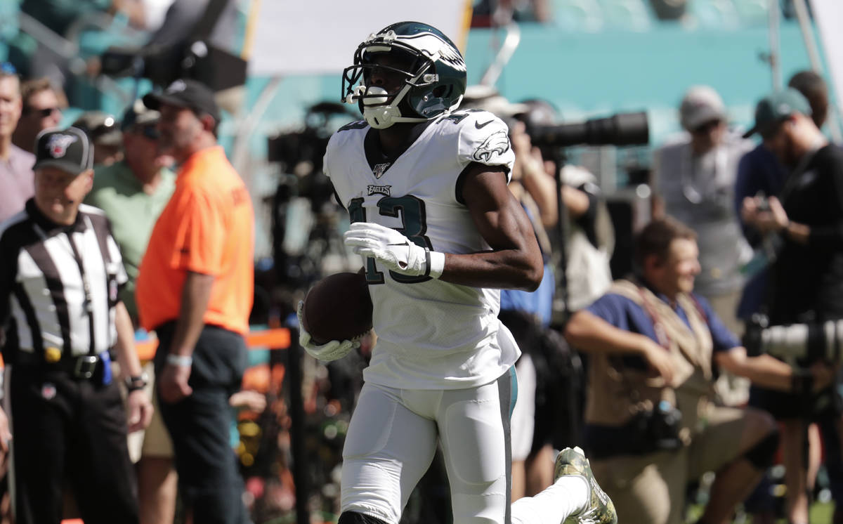 Philadelphia Eagles wide receiver Nelson Agholor (13) warms up, before an NFL football game aga ...