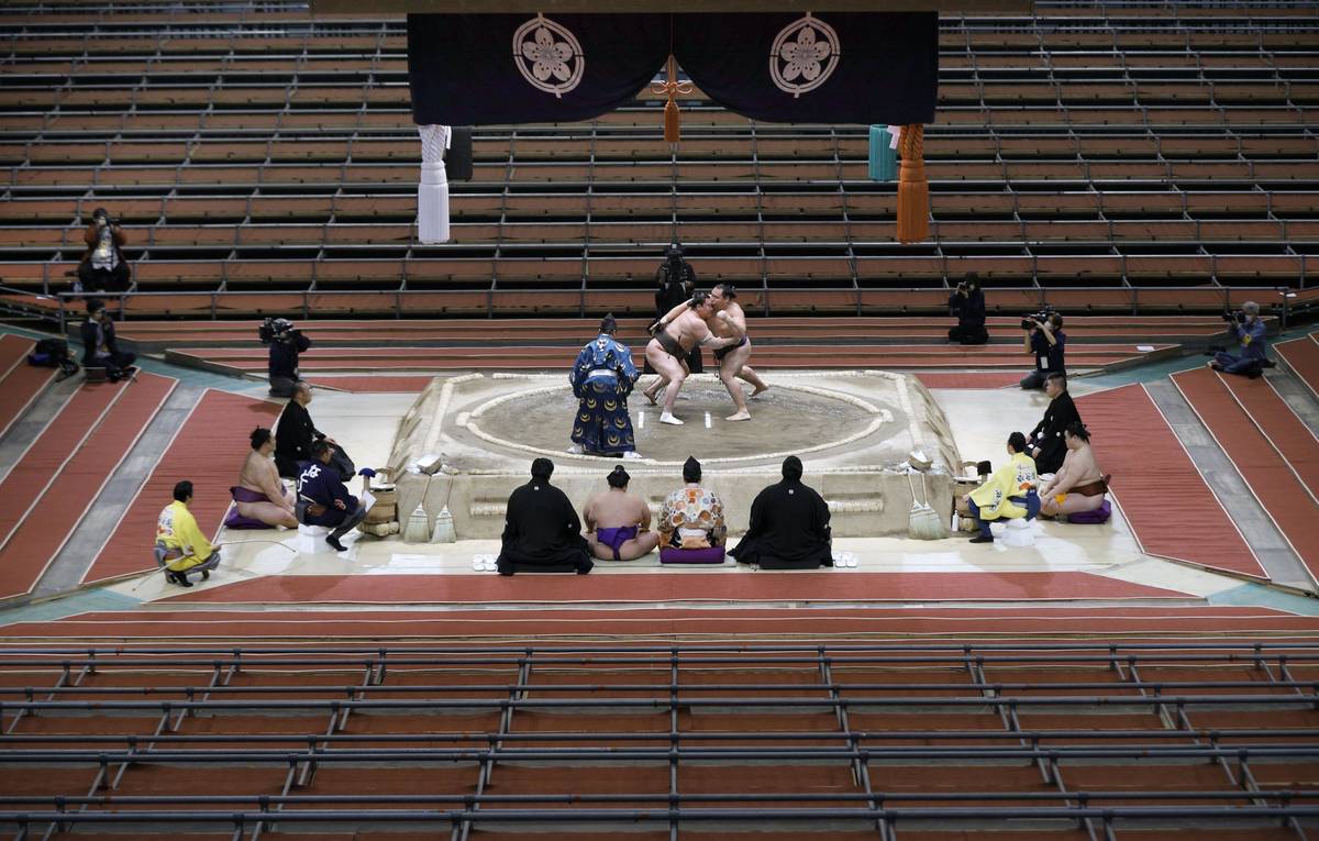 Hakuho (L) takes on fellow grand champion Kakuryu on the 15th day of the Spring Grand Sumo Tour ...