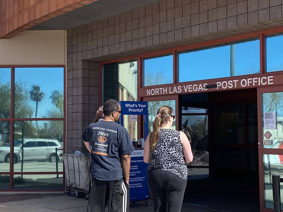 Customers at the U.S. Post Office, 1414 E. Lake Mead Blvd. in North Las Vegas, are greeted Tues ...
