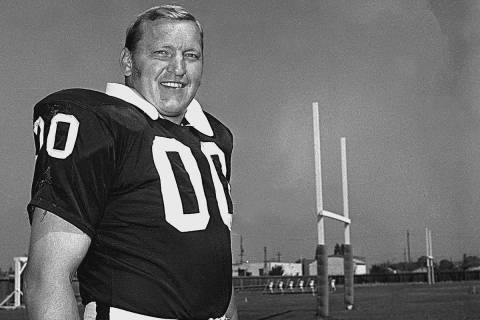 Jim Otto, center for the Oakland Raiders, poses on Aug. 15, 1970. (AP Photo)