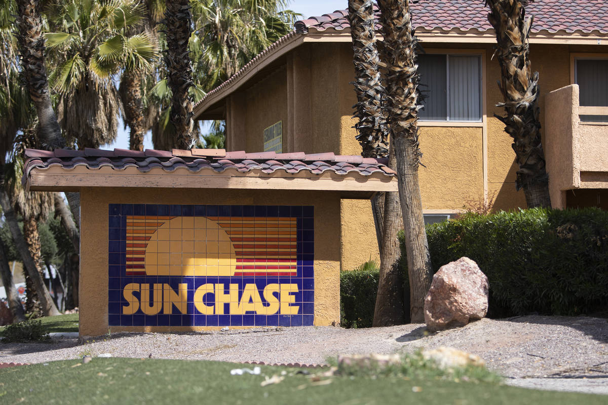 Las Vegas Apartment Complex Takes Down Rent Payment Flier Las Vegas Review Journal Las Vegas Apartment Complex Takes Down Rent Payment Flier Las Vegas Review Journal