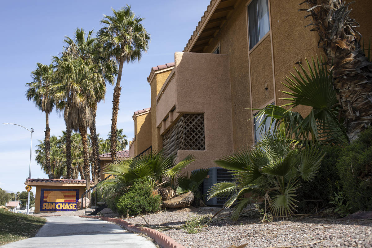 Las Vegas Apartment Complex Takes Down Rent Payment Flier Las Vegas Review Journal Las Vegas Apartment Complex Takes Down Rent Payment Flier Las Vegas Review Journal