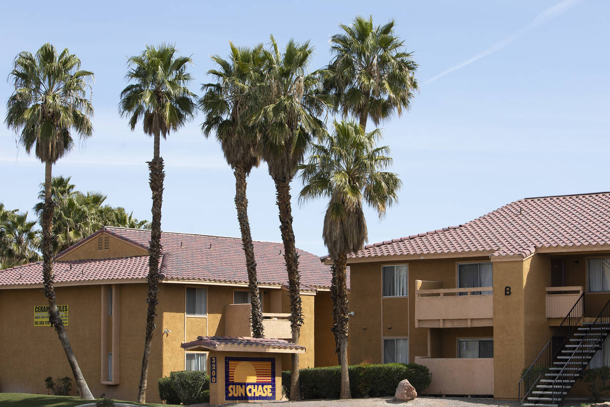 Las Vegas Apartment Complex Takes Down Rent Payment Flier Las Vegas Review Journal Las Vegas Apartment Complex Takes Down Rent Payment Flier Las Vegas Review Journal