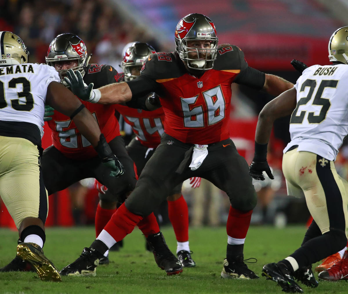 Tampa Bay Buccaneers center Joe Hawley (68) sets to block against the New Orleans Saints during ...
