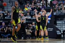 Oregon's Kenny Wooten (14) and Payton Pritchard (3) celebrate during the second half of the tea ...