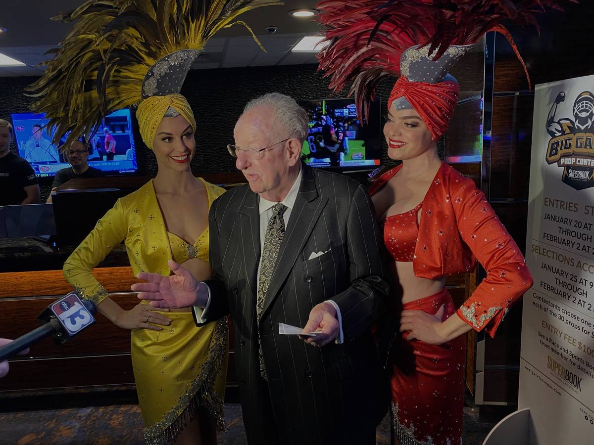 Oscar Goodman and ever-present showgirls Brooke Opheim, left and Porsha Revesz are shown at We ...