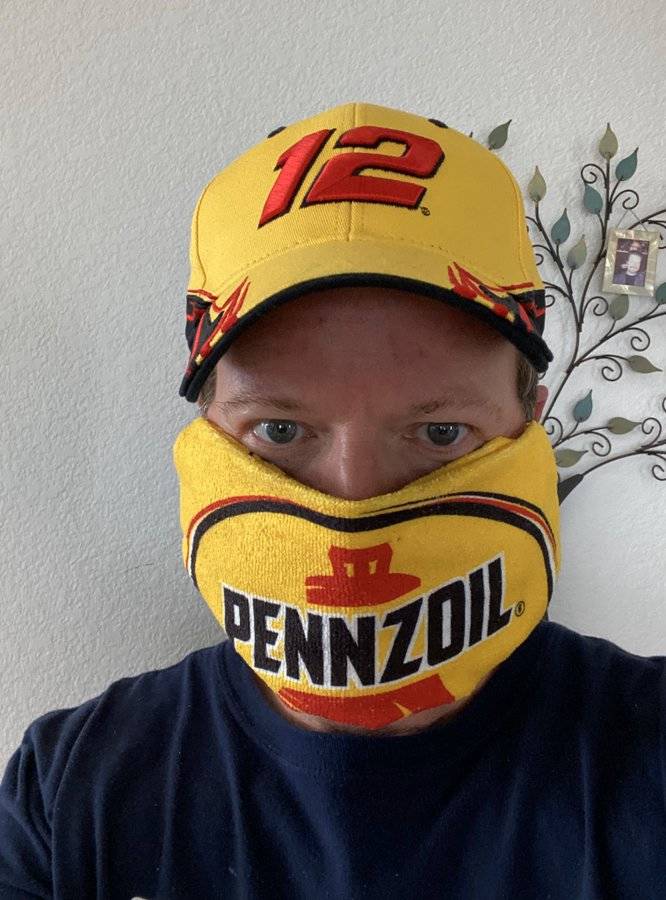 @BlueDeucePaul: Microfiber cloth from @LVMotorSpeedway #pennzoil400 and two hair bands. Cheap.