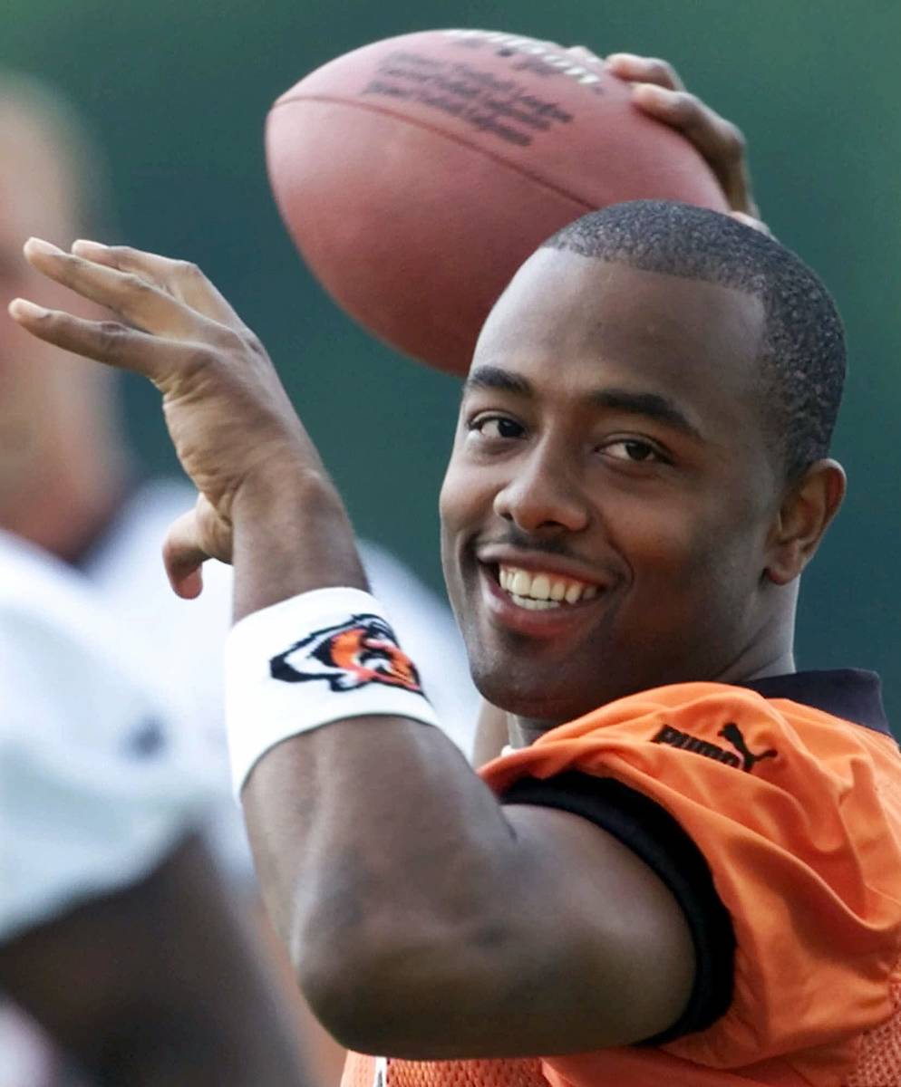 Cincinnati Bengals quarterback Akili Smith warms up during the first day of practice at the tea ...