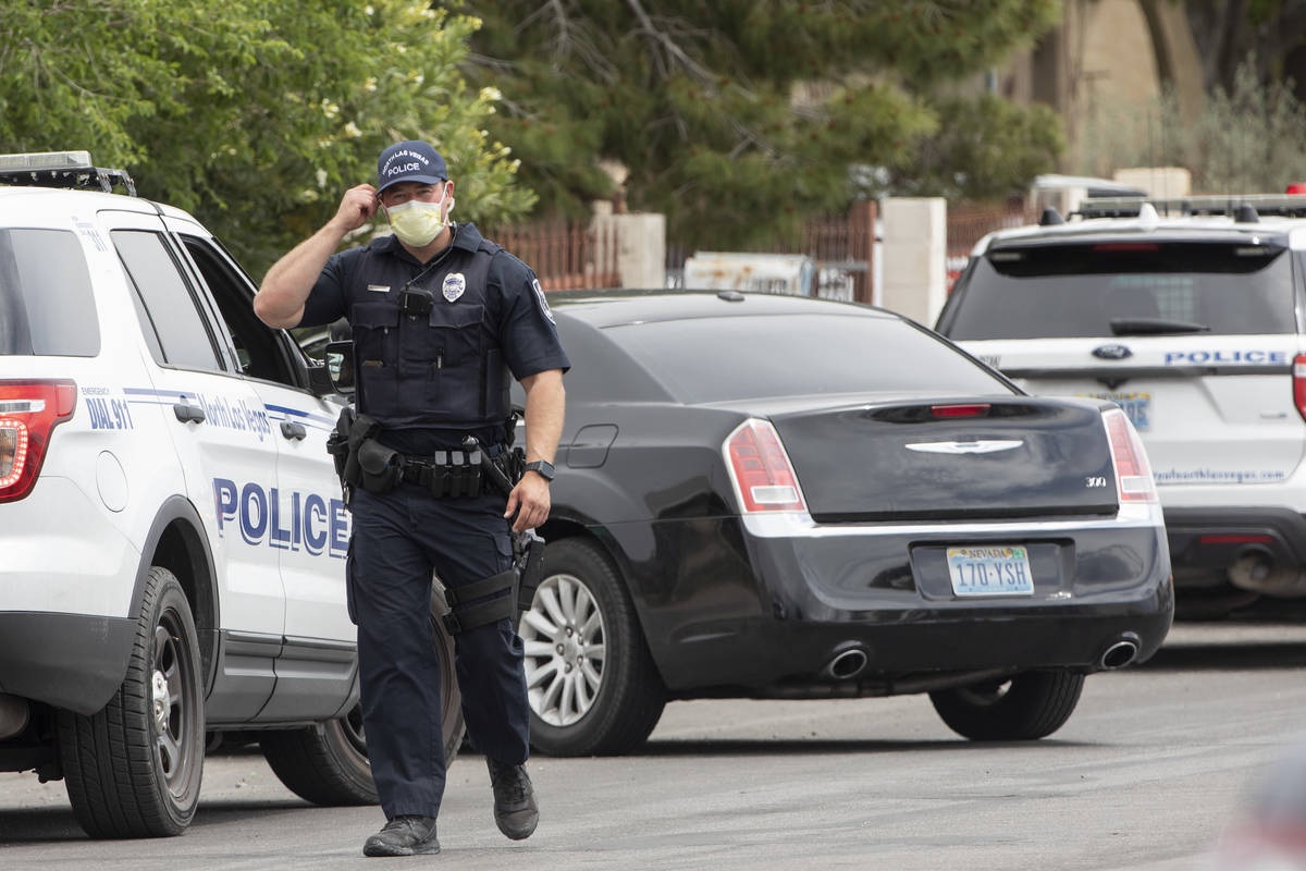 A North Las Vegas police officer responds to a barricade with an armed suspect in the 3200 bloc ...