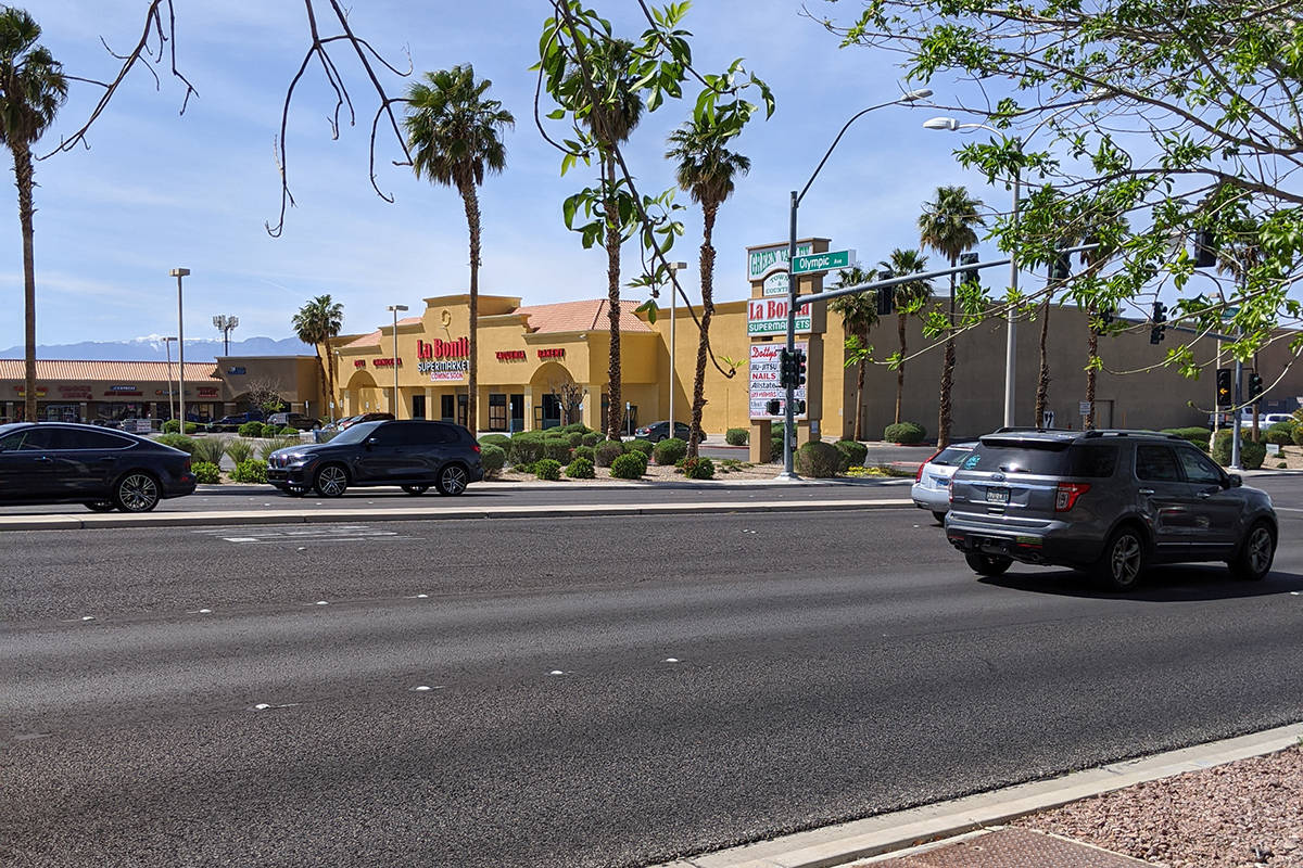Police investigate a barricade situation Thursday, April 23, 2020, on the 4100 block of West Su ...