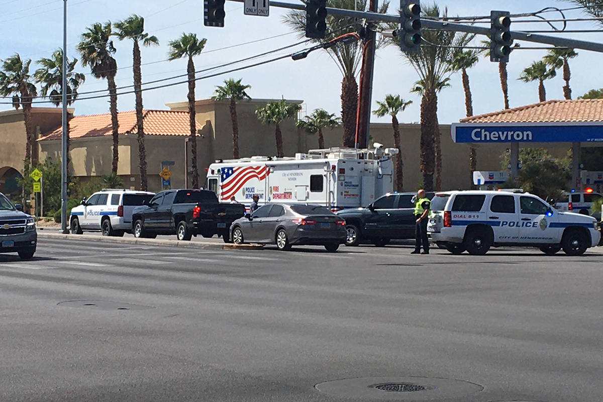 Police investigate a barricade situation Thursday, April 23, 2020, on the 4100 block of West Su ...