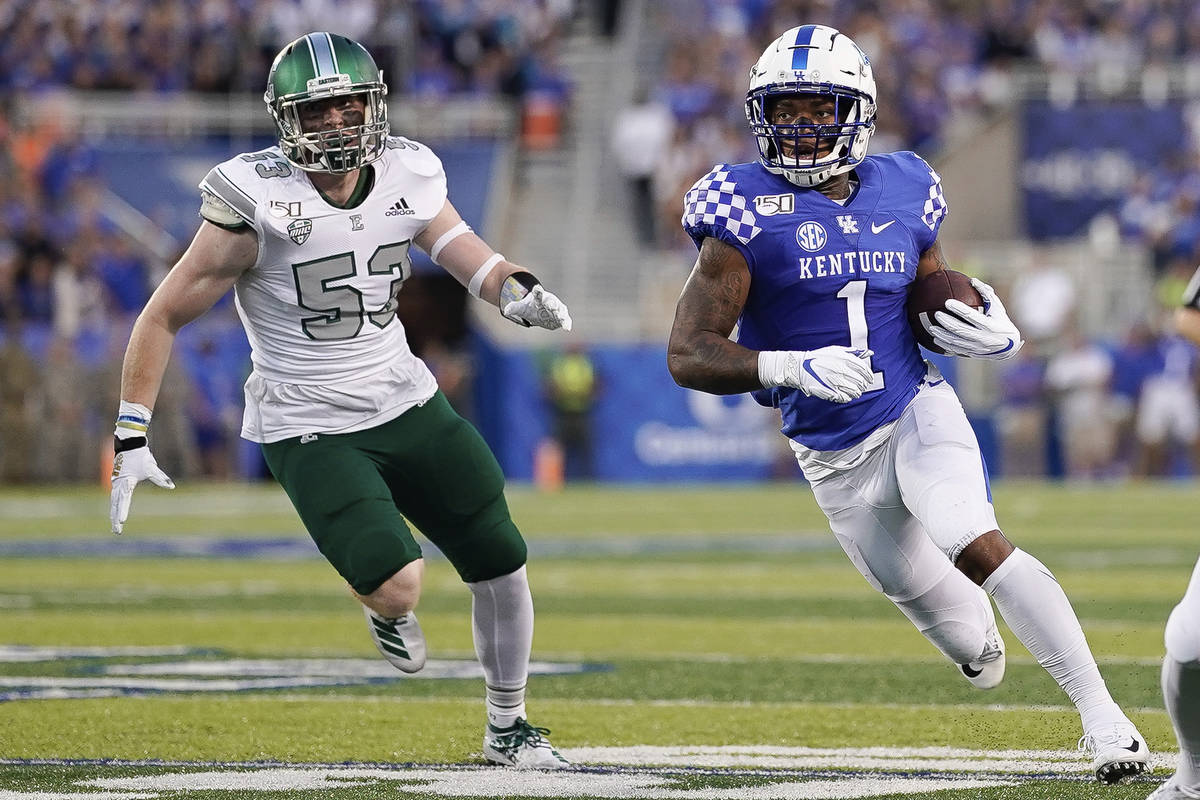 Kentucky wide receiver Lynn Bowden Jr. (1) runs with the ball during the first half of an NCAA ...