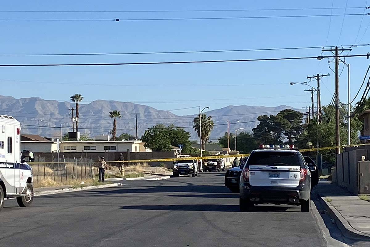 Las Vegas police investigate near an apartment complex on Thomas Avenue on Wednesday, April 29, ...