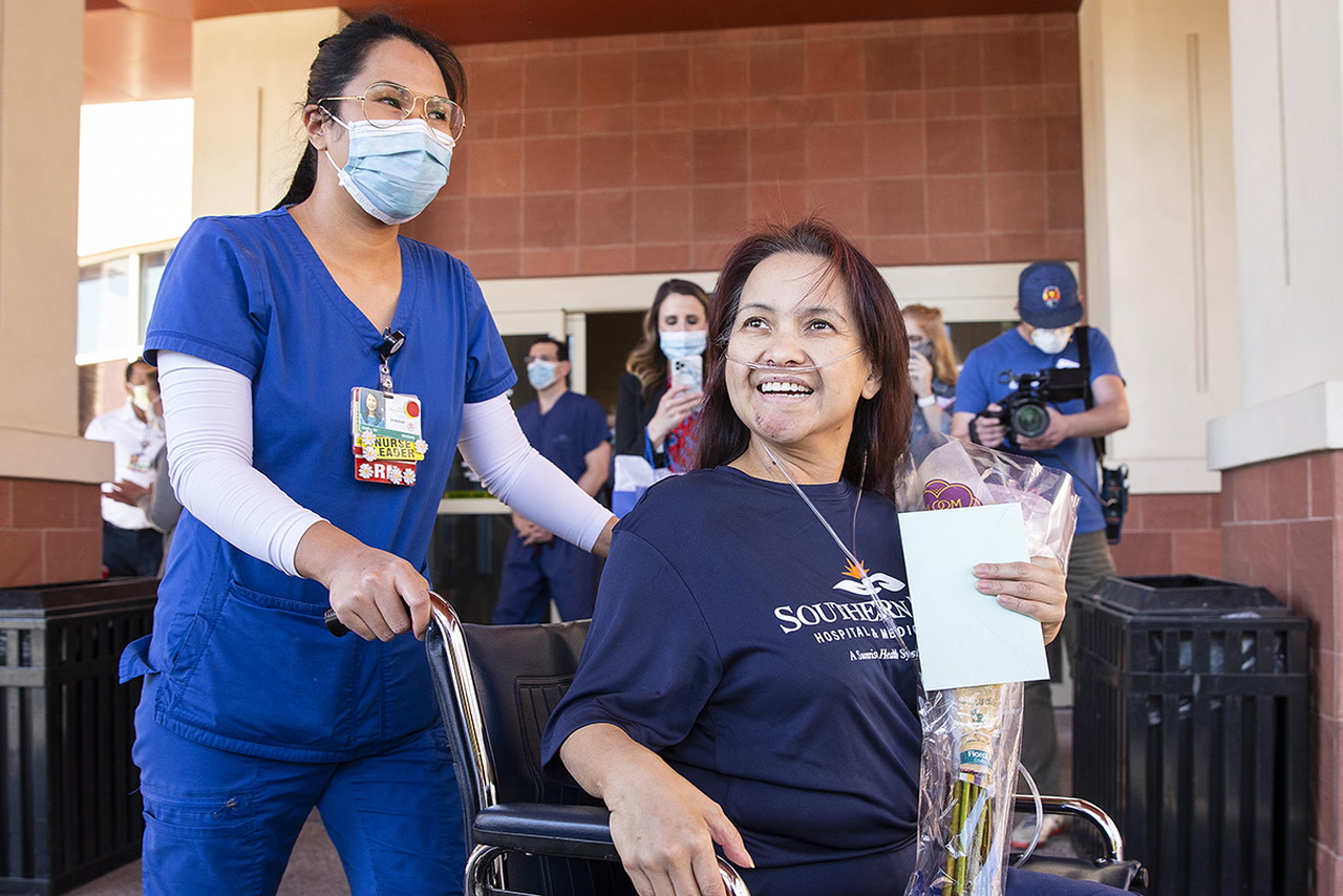 Las Vegas nurse makes 'miraculous recovery' from COVID-19 | Las Vegas  Review-Journal