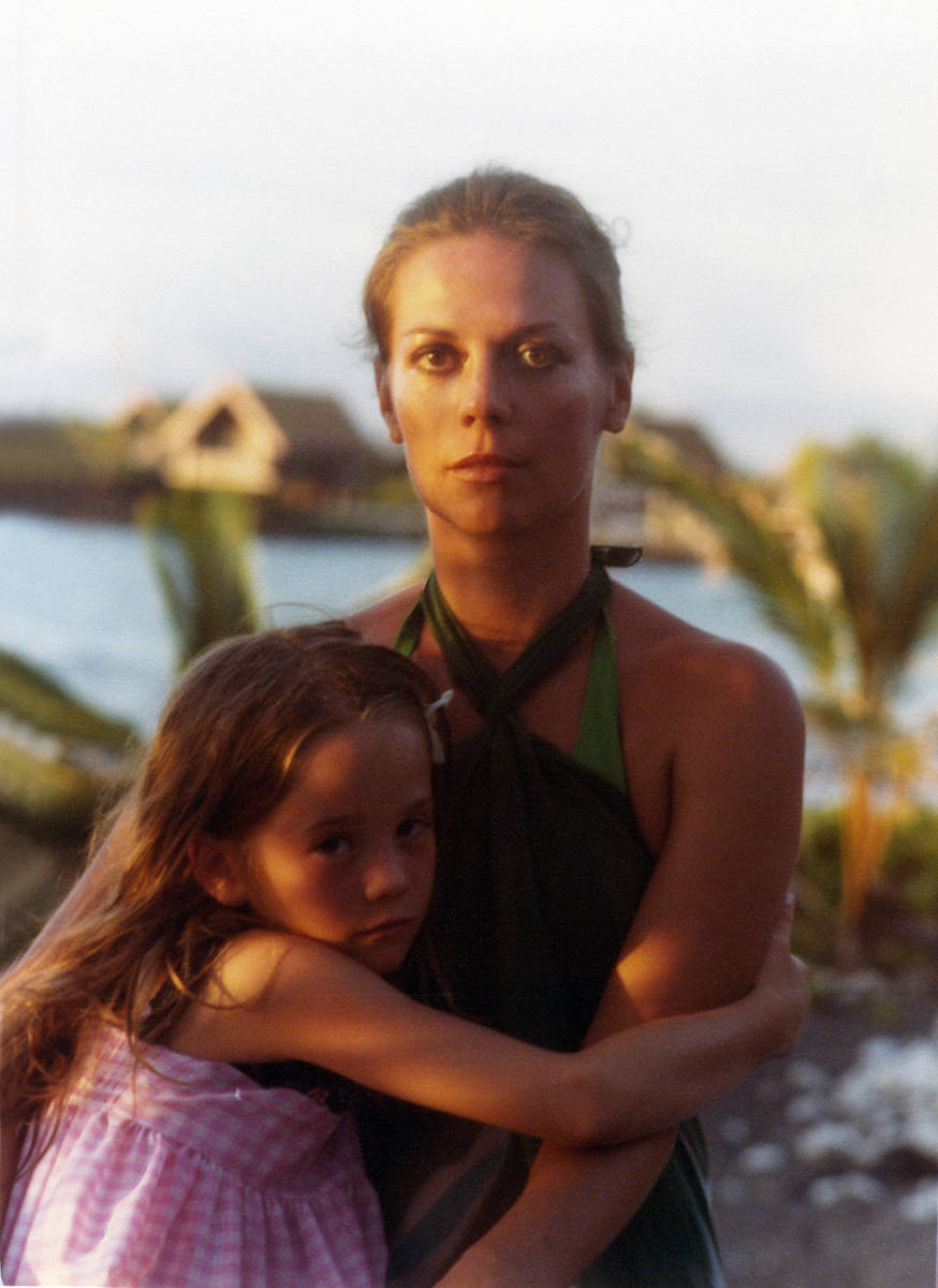 Natalie Wood with her daughter, Natasha Gregson Wagner, in Hawaii in 1978 (HBO)