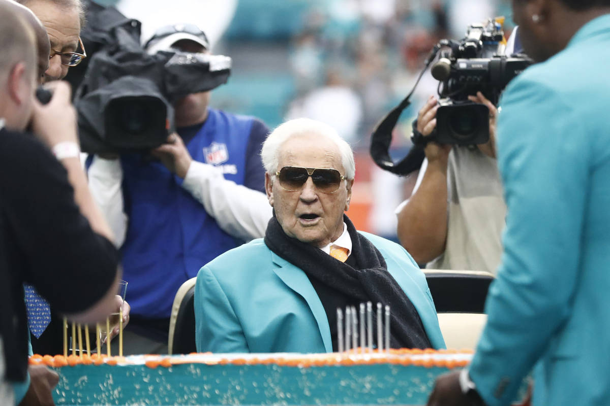 Fformer Miami Dolphins head coach Don Shula looks at a large cake celebrating the 1972 undefeat ...