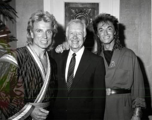 Siegfried and Roy pose with former President Jimmy Carter. (Review-Journal file)