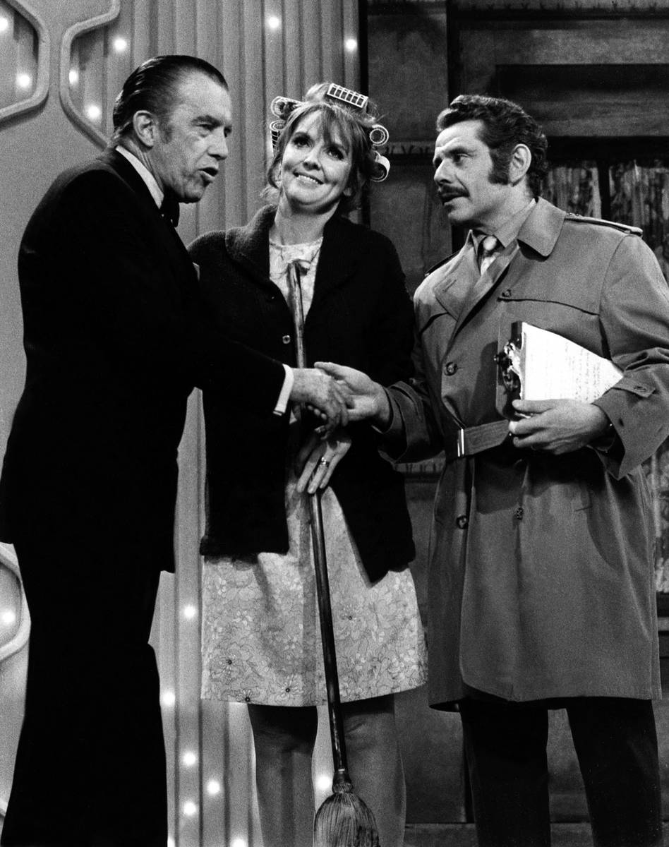 FILE- In this May 29, 1970, file photo, Jerry Stiller, right, and Anne Meara, center, appear wi ...