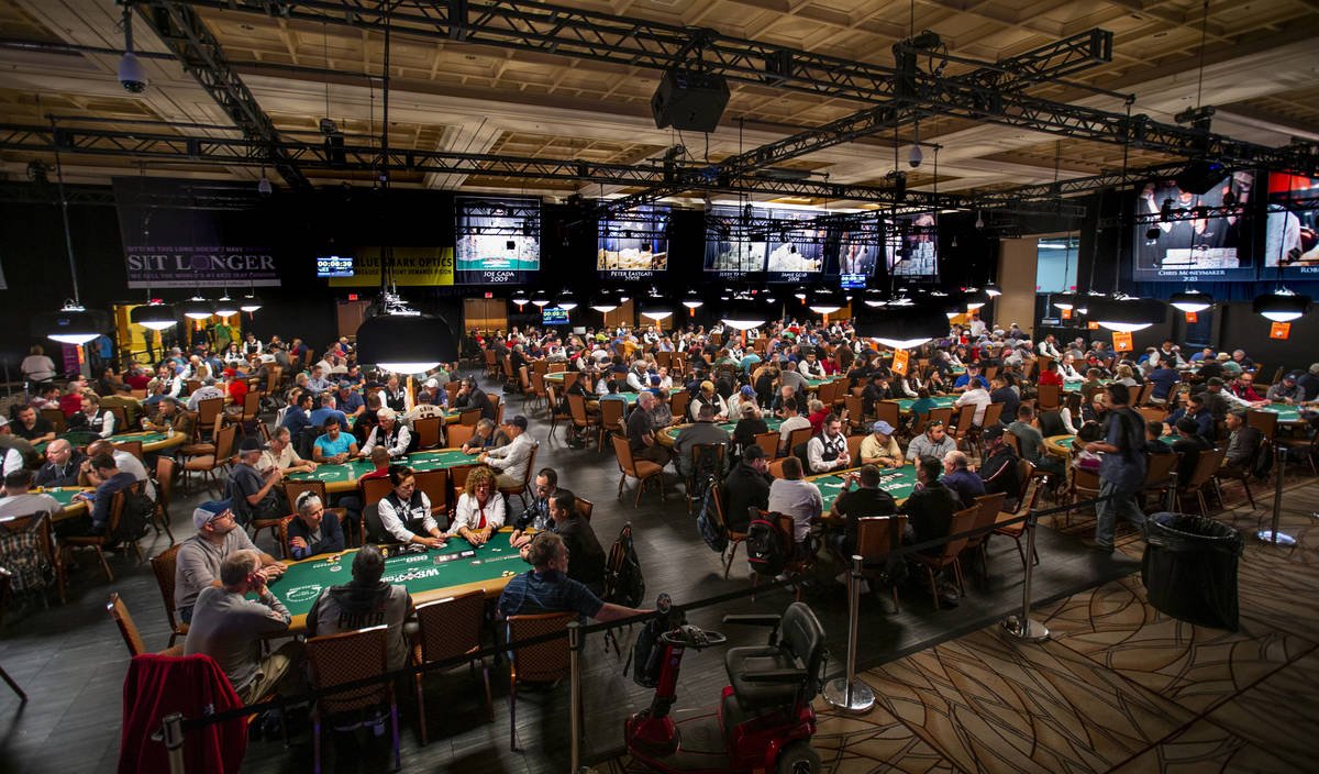 Thousands of WSOP poker players compete at the $500 buy-in, no-limit HoldÕem tournament du ...