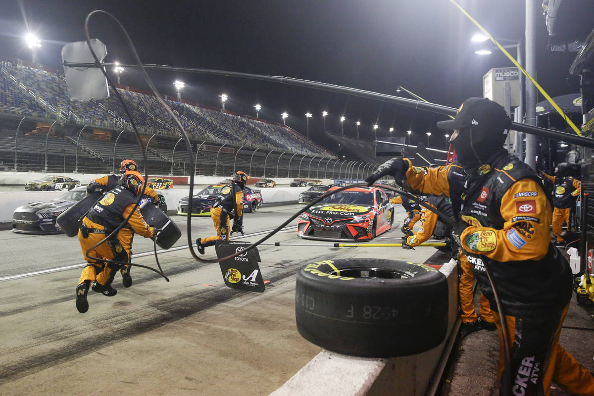The pit crew for Martin Truex Jr. (19) moves into position during the NASCAR Cup Series auto ra ...