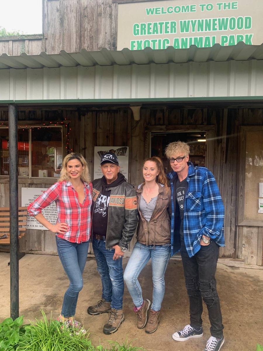 Las Vegas magician Murray Sawchuck, far right and his girlfriend, Dani Elizabeth, far left, are ...