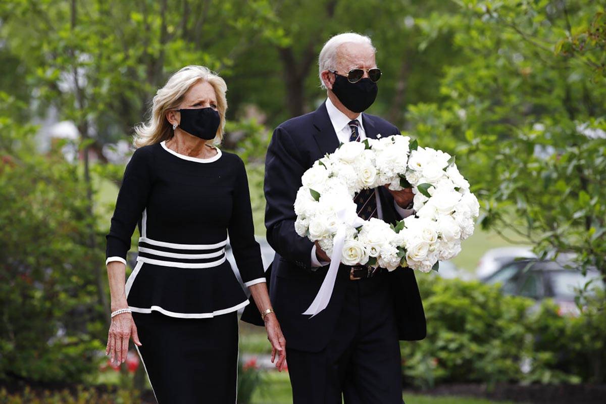 Democratic presidential candidate, former Vice President Joe Biden and Jill Biden, arrive to la ...