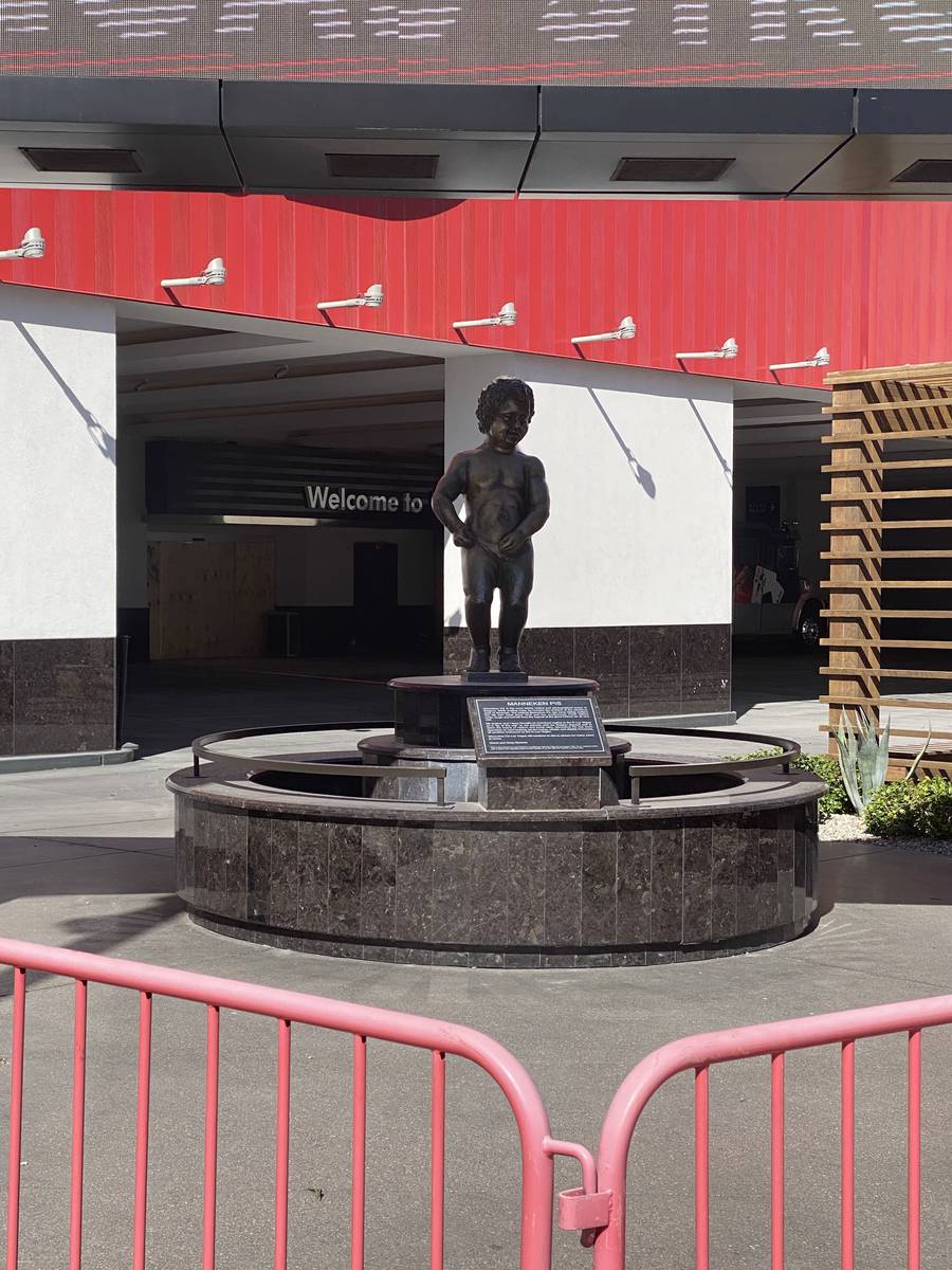 A look at the Mannekin Pis statue at the D Las Vegas, temporarily closed for COVID-19, on Tuesd ...