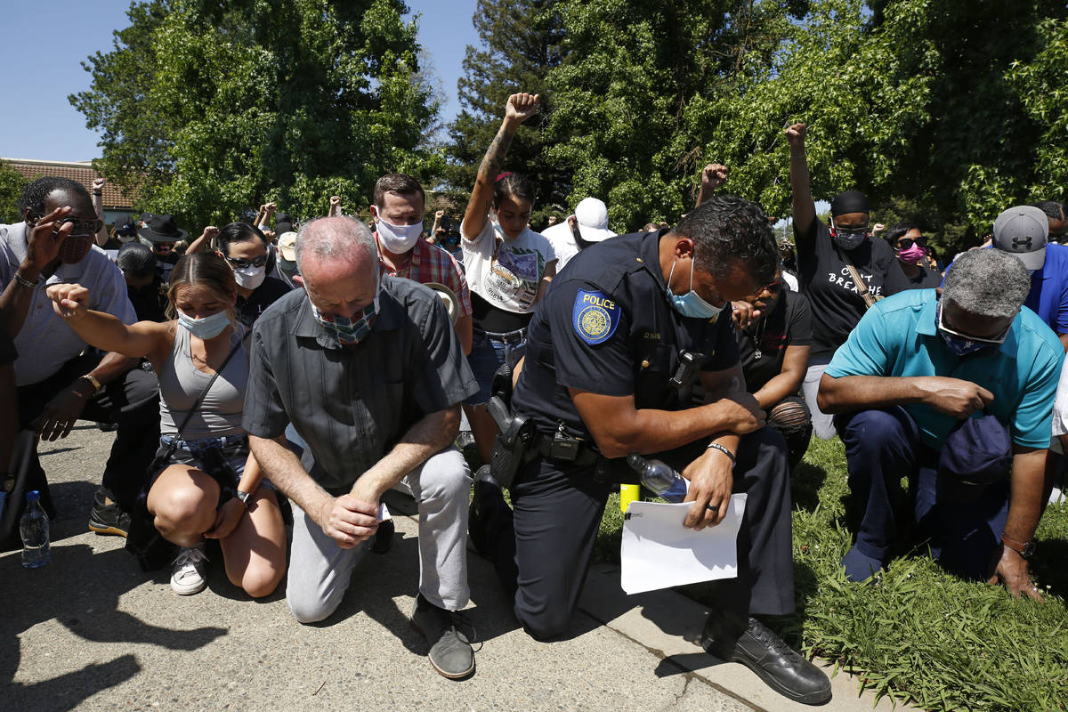 Sacramento Mayor Darrell Steinberg, foreground left, and Sacramento Police Chief Daniel Hahn, f ...
