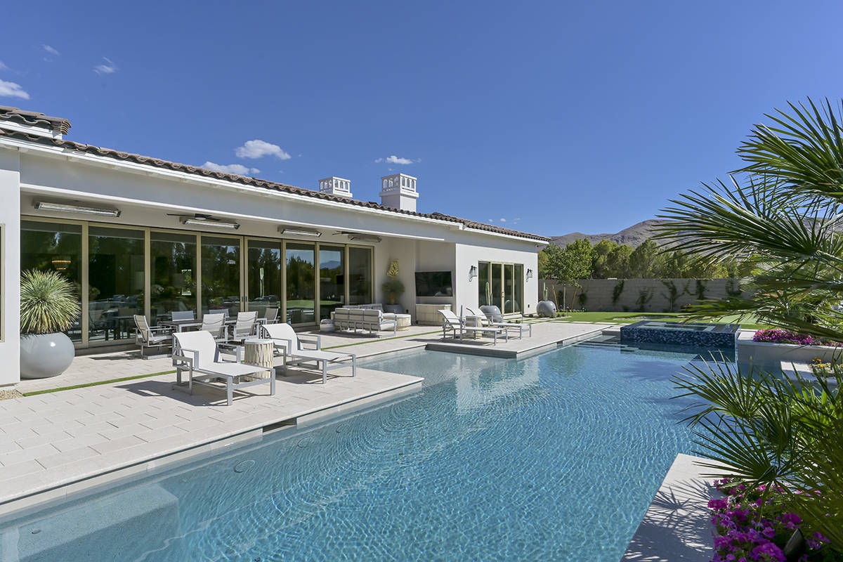 The pool and spa. (Nartey/Wilner Group, Simply Vegas)